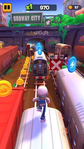 Скриншот взлома Subway Surfers City — 1